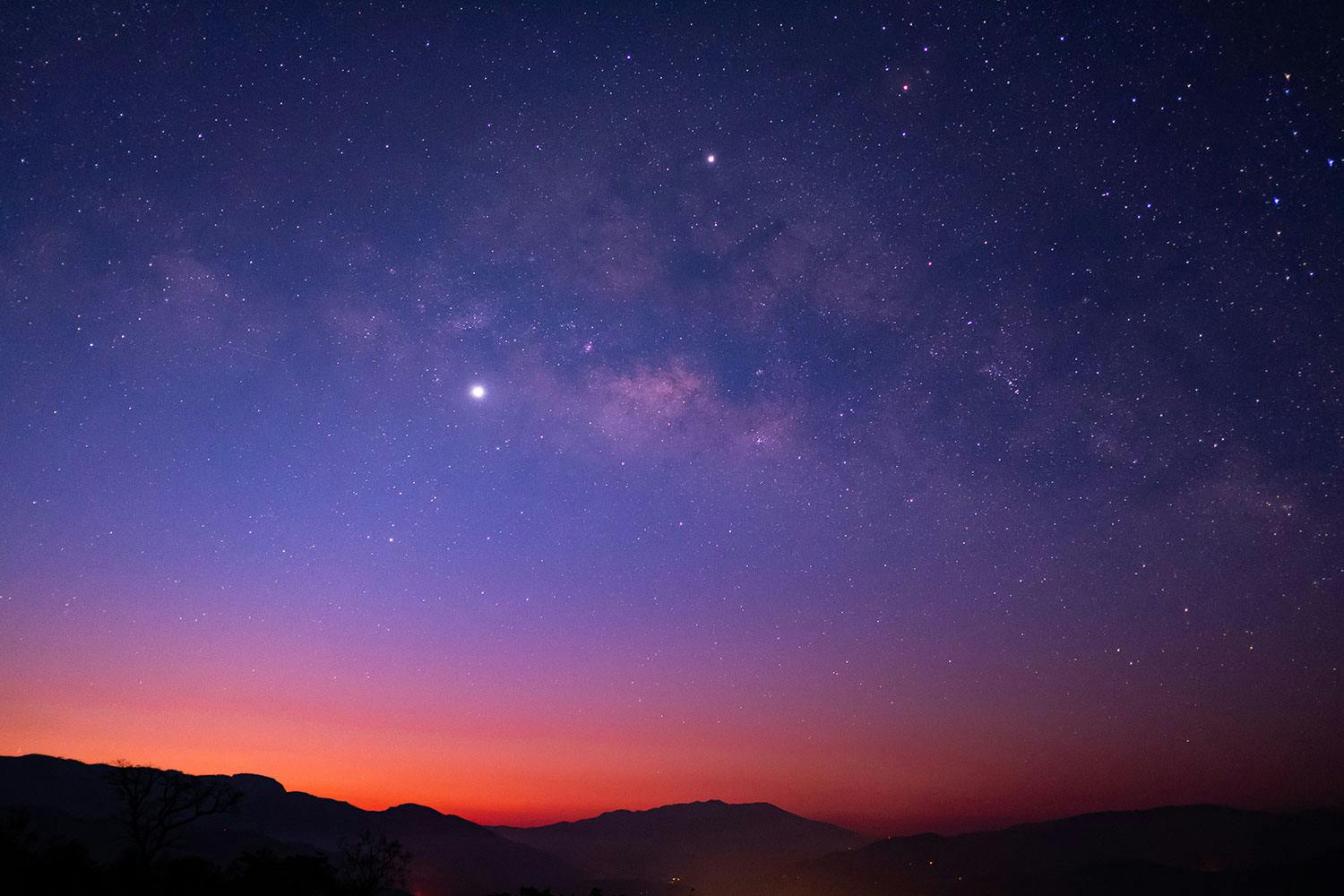 1381992998 Jupiter, Venus och Saturnus.